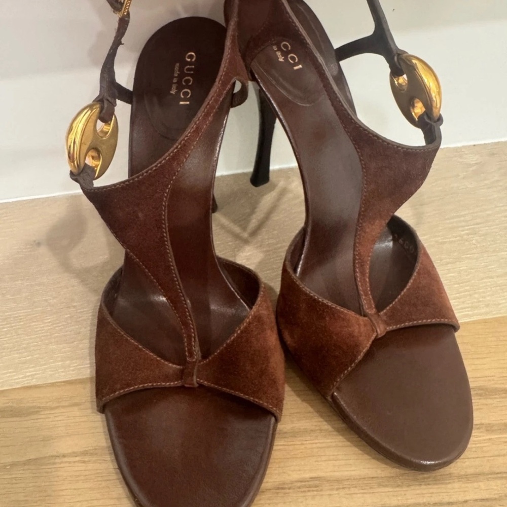 Gucci vintage brown suede gold accents heels - Picture 2 of 9